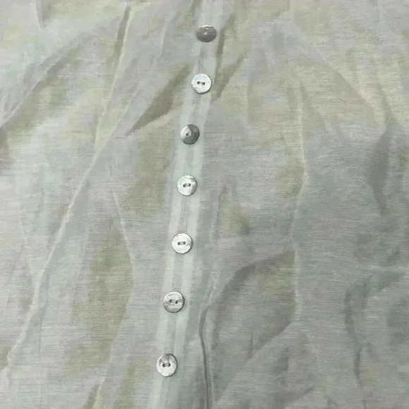 White 3/4 sleeve blouse with shell button detail - Picture 2 of 9